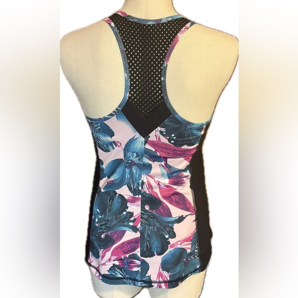✨Medium Fila Sport Activewear Athletic Racer Back Tank Top w/ Built-in Bra - Picture 2 of 9